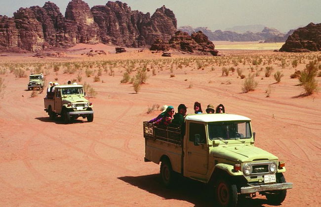 Paseo en jeep 4x4 por Wadi Rum - Foto 3